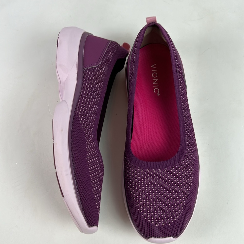 Like new Vionic "Kallie" Lightweight Comfort Shoe Slide Loafer Sport 9